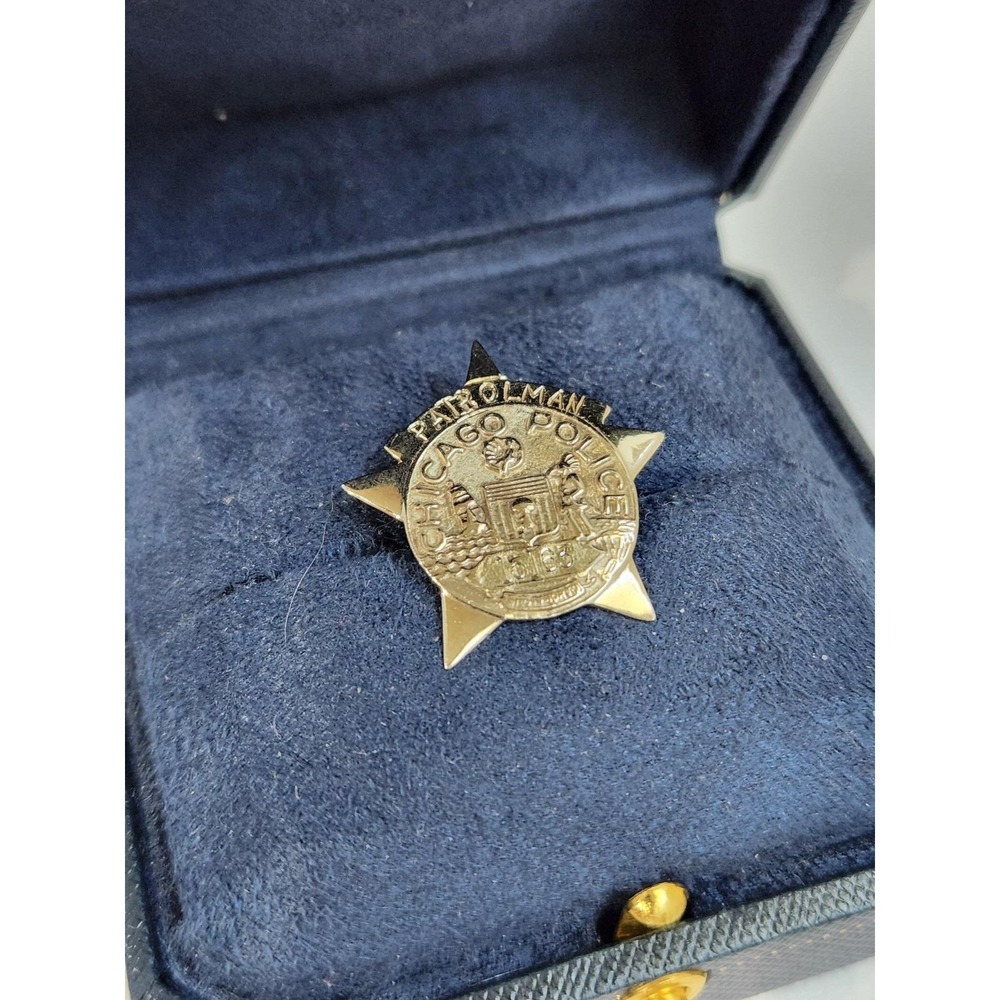 VTG 5g 14K Yellow Gold Chicago Police Patrolman Badge Pin Brooch CPD Fam Estate